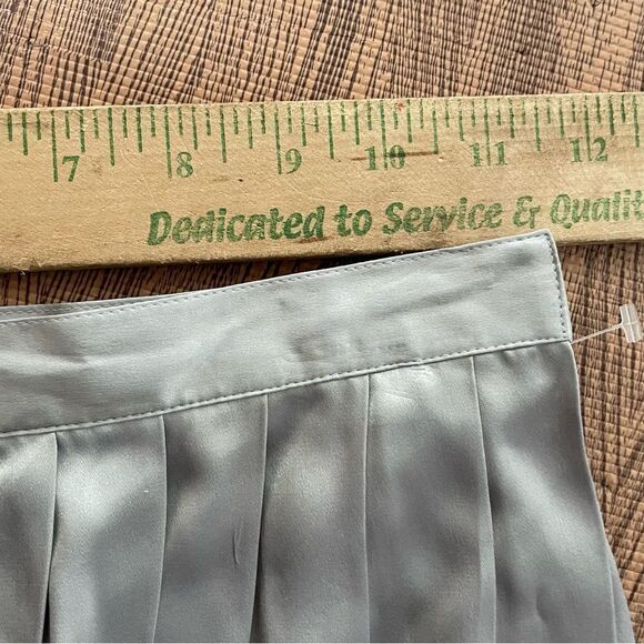 CHRISTIAN DIOR‎ Vintage Silver Silk Satin Pleated A-Line Mini Skirt 4P - Picture 5 of 6